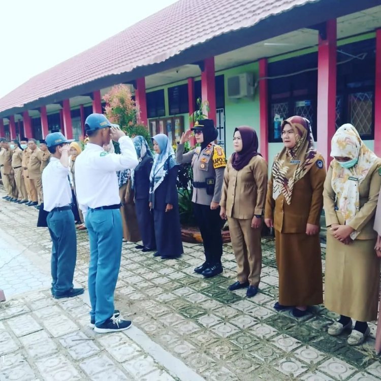 Jadi Irup Di SMAN 7 Luwu Utara,Ipda Neltiawati :Hindari miras Dan Narkoba