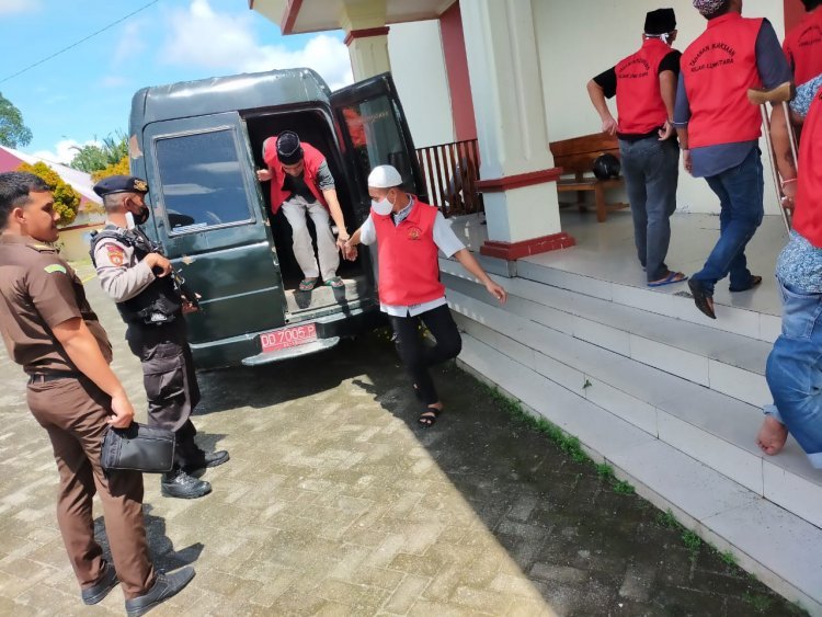 Sebelas Tahanan Rutan Kelas IIB Masamba Dikawal Ketat Personil Sat Samapta Polres Luwu Utara