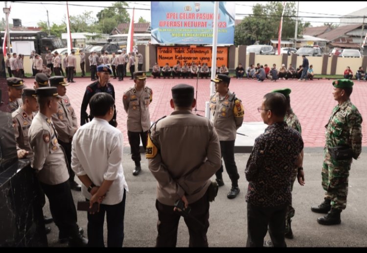 Kapolres Luwu Utara Lakukan Pengecekan Pasukan Siap Amankan Malam Takbiran dan Sholat IED 1444 H