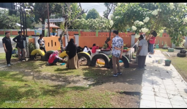 Persiapkan Lomba Dasawisma,Aparat Desa Baloli Mulai Benahi Persiapan