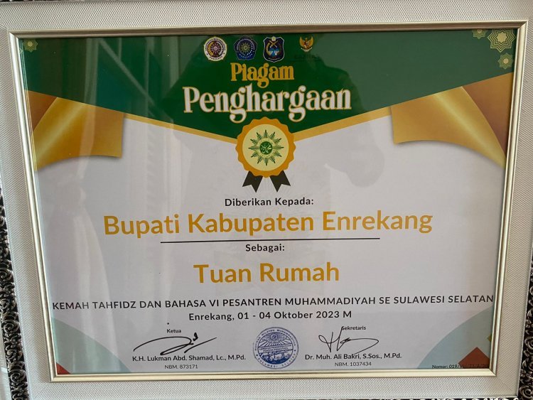 Peduli Pesantren, Bupati Enrekang Raih Penghargaan LP2M