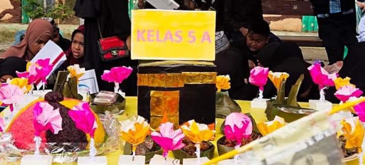 Kelas 5A SD Katokkoan Masamba Juara 1 Lomba Bunga Male Maulid Nabi Muhammad SAW