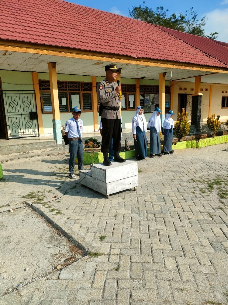 Kapolsek Malangke Polres Luwu Utara Giat Goes To School,Cegah Sejak Dini Tindak Kriminalitas dikalangan Pelajar