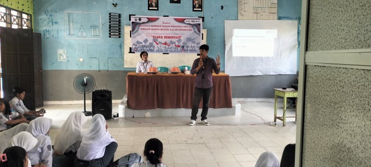 Panwascam Baebunta Jadi Narasumber Kegiatan Seminar Suara Demokrasi di SMAN 16 Luwu Utara