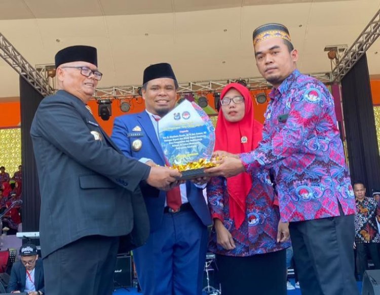 PPDI Serahkan Penghargaan untuk Muslimin Bando dan Asman, Tingkatkan Kesejahteraan Perangkat Desa