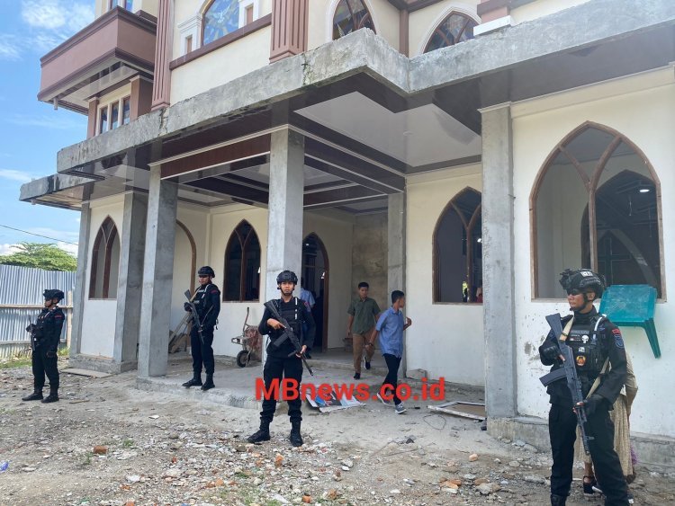 Jelang Nataru, Satbrimob Polda Sulsel Batalyon D Pelopor Gelar Patroli Ops Lilin di Gereja Ebenhaezer Masamba