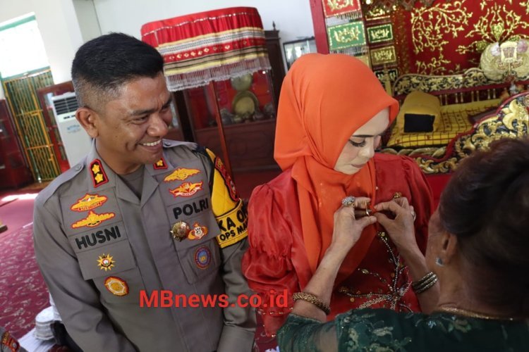 Kapolres Luwu Utara dan Istri Disematkan PIN Kedatuan Luwu