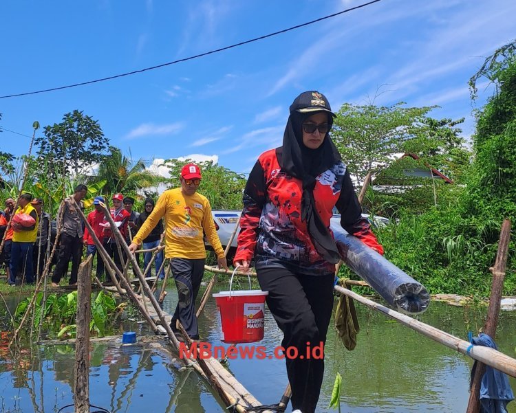 Pengujung Ramadan, Indah Tinjau Wilayah Terdampak Banjir di Baebunta Selatan Luwu Utara