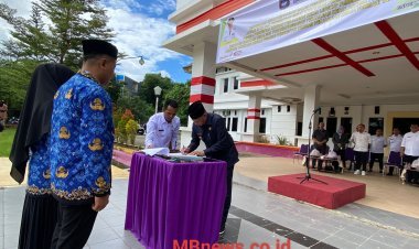 Pj Bupati Enrekang H Baba Serahkan SK Untuk CPNS dan PPPK Formasi 2023