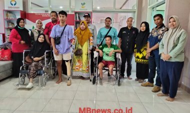 Dampingi Disabilitas Terima Alat Bantu dari Sentra Wirajaya, Ketua PPDI Luwu Raya Apresiasi Kadis Sosial Lutra